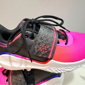Under Armor FLOW Size 6 under armor black pink and purple NEW
